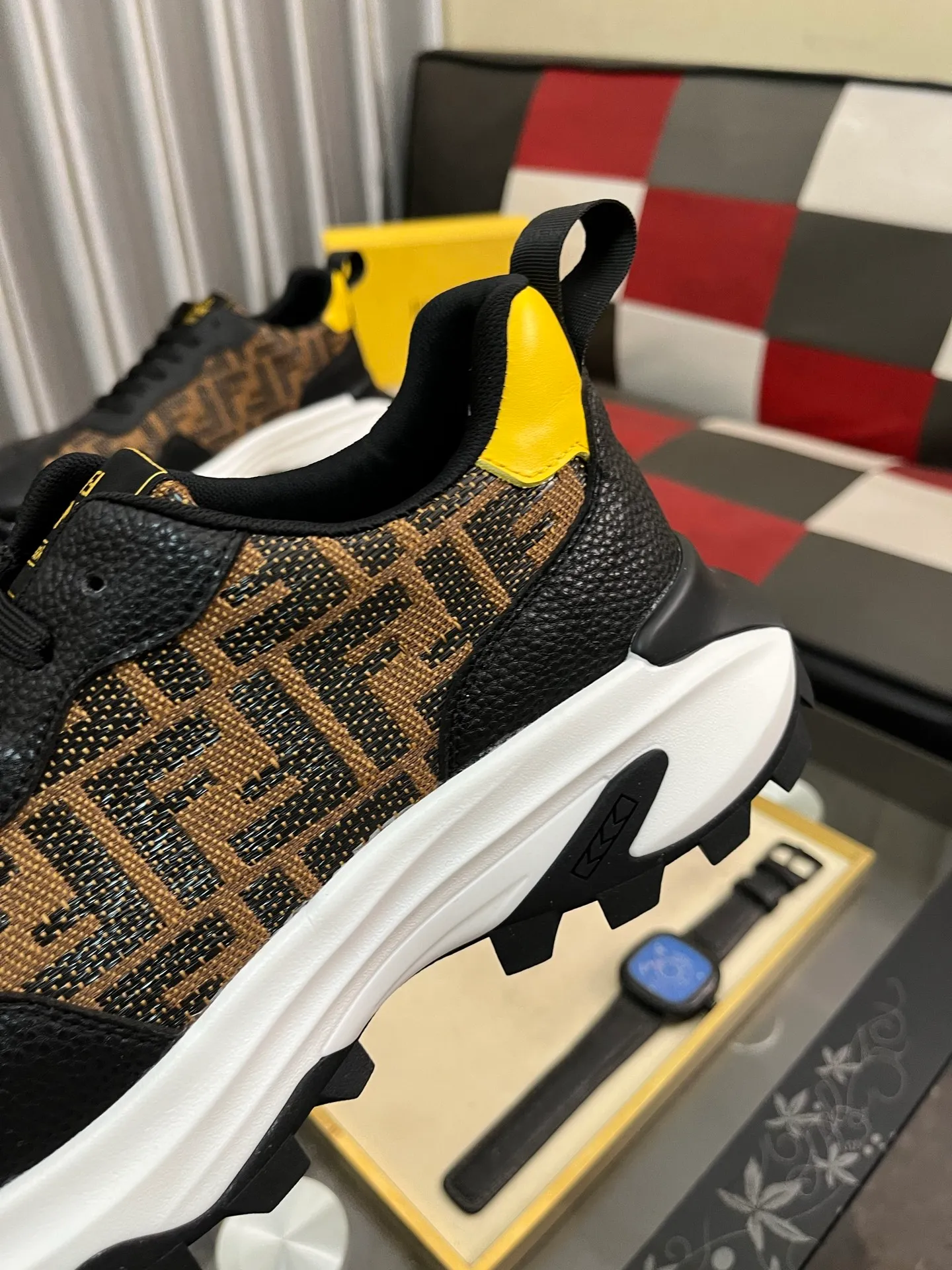 Men's Men's Shoes💰458⌚️⌚️[FENDI] Fendi's classic and comfortable men's, this complex sneaker is made of soft calfskin➕genuine leather lining➕original ultra-light rubber material with rough outsole. This unique light style is suitable for the casual and refined sensibility of this season. It is comfortable and natural on the feet. It is an everyday style for casual travel in autumn and winter! Code number: 38-443️⃣Colors available